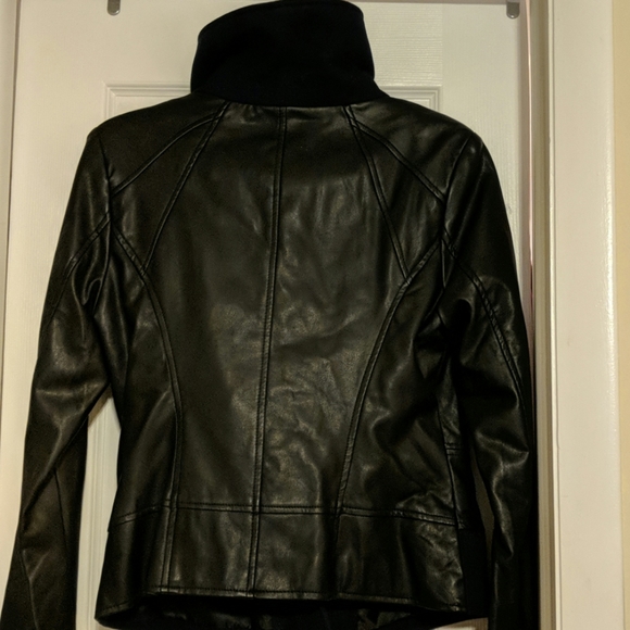 Clothes - Picture 3 of 4